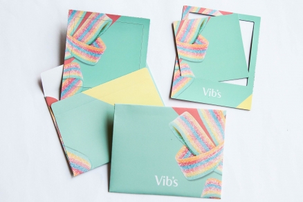 Magnetic frame + envelope