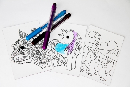 Magnetic colouring sheet