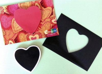 Magnetic notepad with perforated magnetic frame